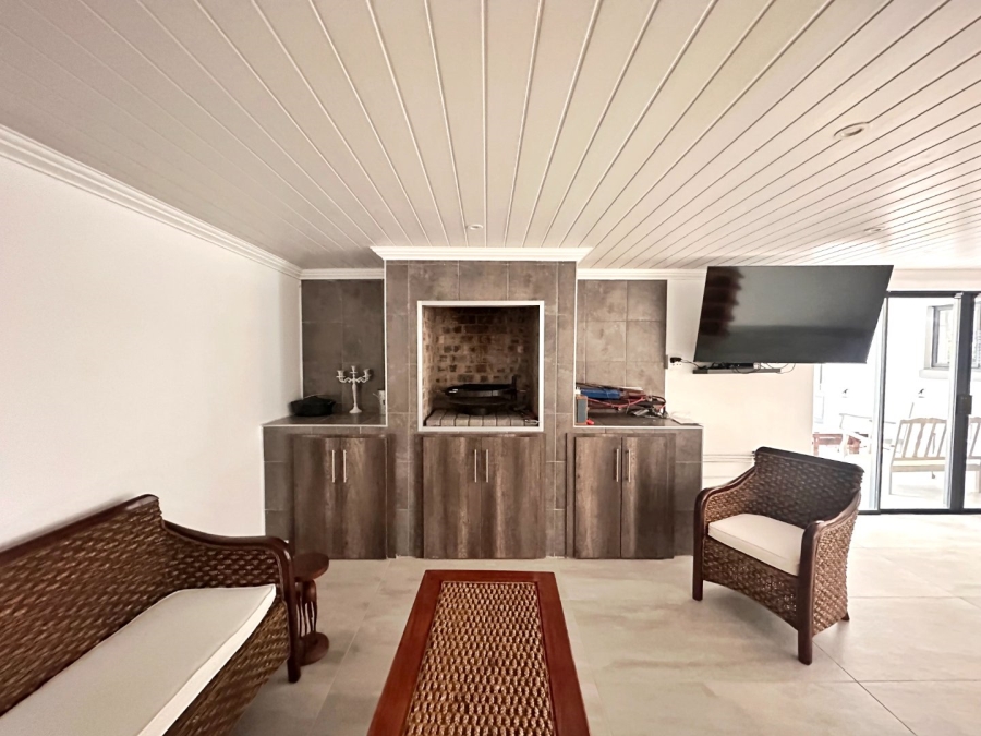5 Bedroom Property for Sale in Fraaiuitsig Western Cape